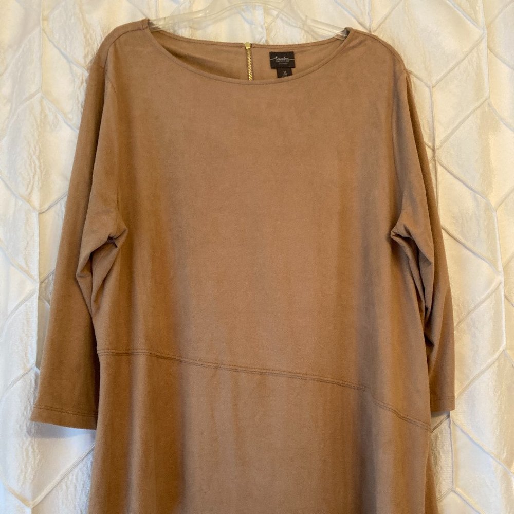 Chico's Traveler's top with asymmetric hem - Chico's size 3